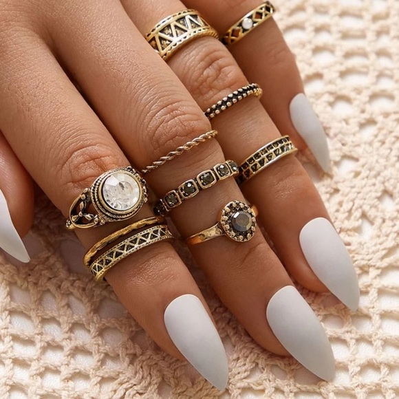 Jewelry - 💕3/$30 10pc rhinestone engraved textured ring